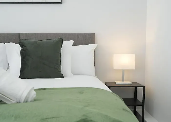 Modern 2 Bed Apt, 7Ft Pool Table, Sheffield City Centre, Free Parking, Netflix - Hosted By Stay Host Save